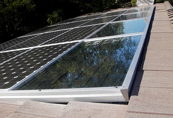solární panely fungující jako fotovoltaika i solární ohřev od PVT Solar