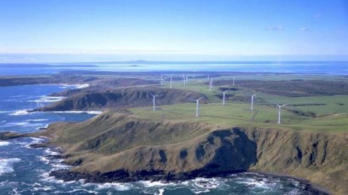 větrná farma na pobřeží