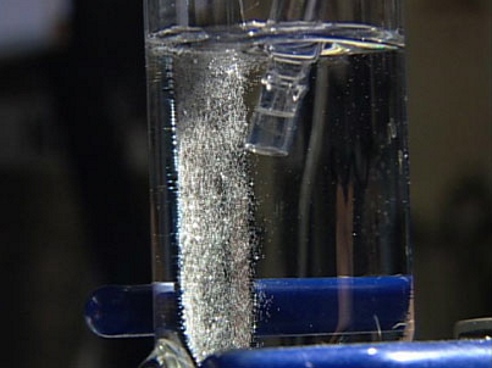 Fosfát kobaltu slouží při elektrolýze jako nový katalyzátor