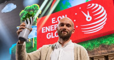 David Minařík v říjnu přebíral cenu pro vítěze českého kola E.ON Energy Globe. foto: E.ON