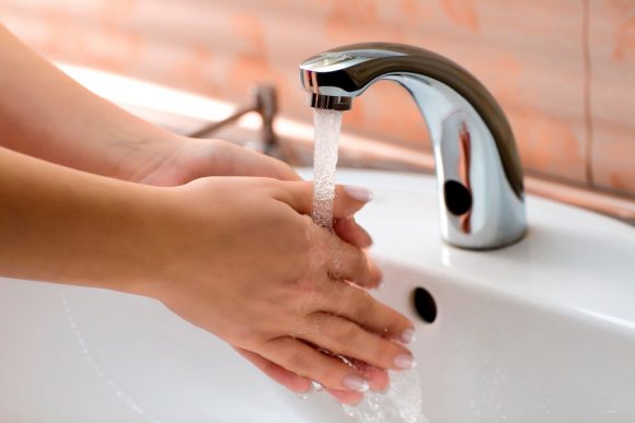 Bezdotyková automatická baterie SANELA SLU02 pro teplou a studenou vodu. Cena 5 880 Kč