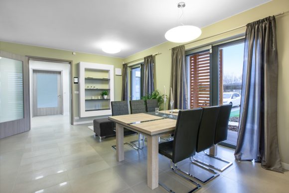 Jídelna inteligentního domu. foto: Schneider Electric